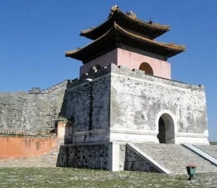 苏麻喇姑的墓地到底是什么样的 墓中除了骨灰什么都没有