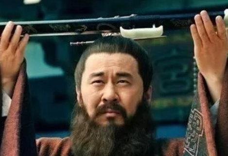 曹操既然看出了司马懿的狡猾 曹操临死前为什么杀杨修而不是司马懿