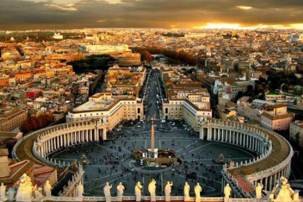 梵蒂冈是个怎么样的国家?人口不到一千却无国家敢侵犯！