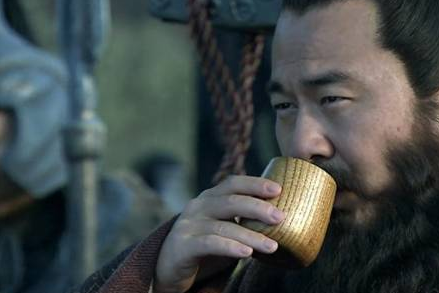 曹操和关羽的关系到底是什么样的 曹操为什么从来不提防关羽