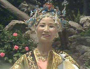 黎山老母的地位有多高？为何众仙都会拜在她门下？