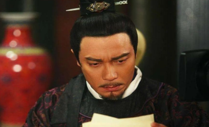 小小县令打了太上皇的侍卫，皇帝为何却给他连升三级？