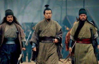 关羽为什么不远投降曹操？刘备有什么好？