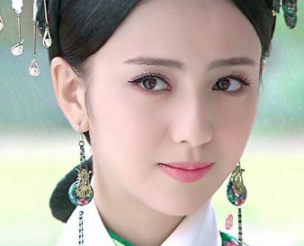 博尔济吉特氏跟孝庄是什么关系？嫁给了多尔衮，仅当了一个月皇后就被剥夺封号