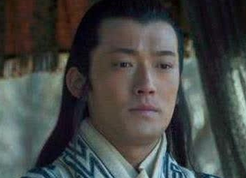 周瑜在孙策死后，为什么会放弃想自立的想法？原因是什么