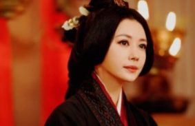 出生并非名门望族的卞夫人，是如何成为曹操的正室的？