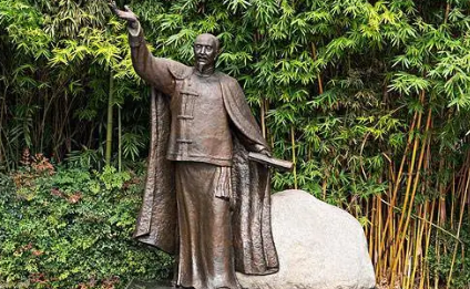 他是清代著名文学家，龚自珍的官途为何不顺？
