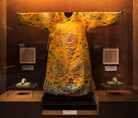 龙袍作为皇帝的象征 宋朝皇帝为何只穿官服不穿龙袍
