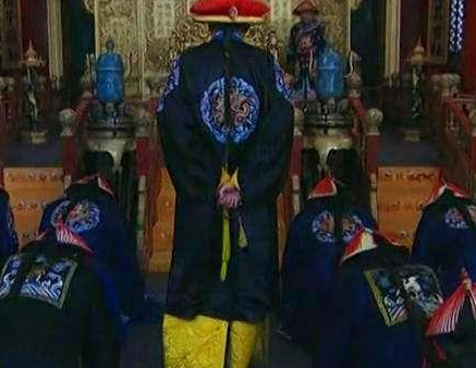 清朝大臣上早朝是怎么解决早饭的 太监已经在皇宫中摆早点摊