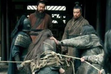 揭秘：曹操为何要把吕布勒死后在斩首呢？