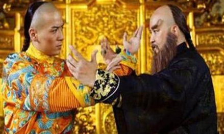 古代皇帝为什么不早早的传位 非要等到死前才将皇位传给下一代