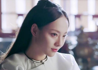容妃是个什么样的人？27岁入宫嫁乾隆，导致帝后决裂成就令妃