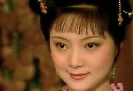 薛宝钗：红楼梦中的女主角，与林黛玉并列金陵十二钗之首