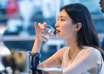 《三十而已》梁正贤未婚妻出场是第几集？王漫妮居然'被小三