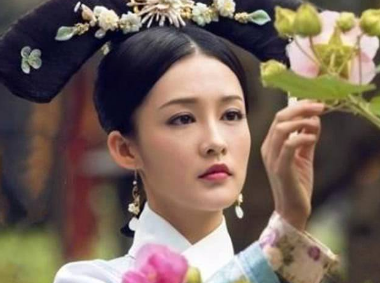 容妃跟令妃是什么关系？她为什么要扳倒继后辉发那拉氏