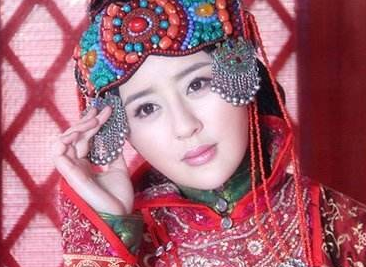 娜木钟在后宫是什么地位?地位只在皇后之下，生了一男一女