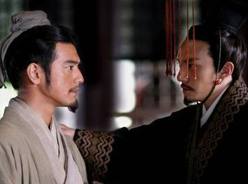 周瑜在孙策身亡之后为什么没有自立为王？原因是什么