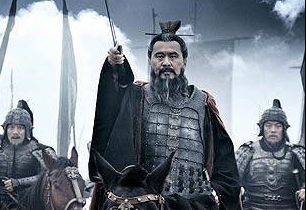 曹操组建的发丘中郎将，曾经盗过哪个人的墓穴？
