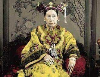 “垂帘听政”对于黄权的干政能代表什么？是皇权的旁落还是出于维系皇权的无奈？