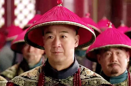 在清朝乾隆皇帝的手下，都有哪三位家喻户晓的人物？
