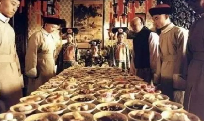 清朝皇室吃饭有多奢侈？菜品就有上百道