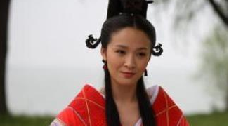 在赵飞燕姐妹入宫之前，最受汉成帝宠爱的妃子是谁？