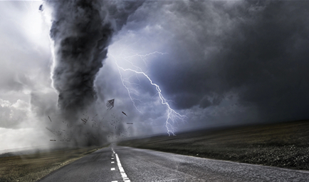 在龙卷风高发地区，现代如何解释产生龙卷风的前提？