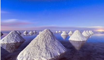 在春秋战国时期，中国第一个盐商是鲁国的哪位商人？