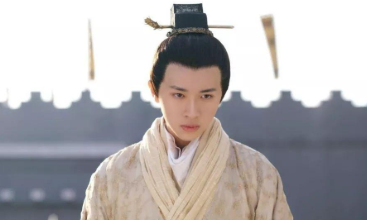 他是山阴公主刘楚玉的弟弟，最后和姐姐自尽而死