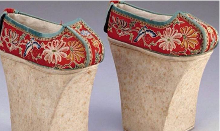 清朝作为一个游牧民族，花盆底鞋是如何被发明出来的？