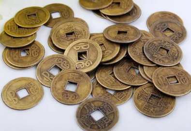 古代的铜钱是谁发明的？为何是外圆内方的造型呢？(图1)