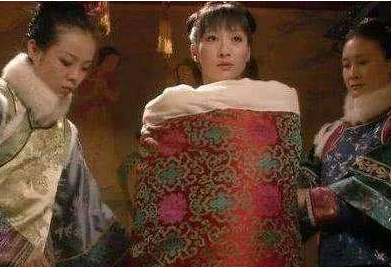 清朝妃子侍寝时，不能在皇帝房中过夜的原因是什么？