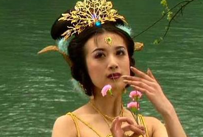 西游记中，孔雀公主与大鹏鸟是什么关系？