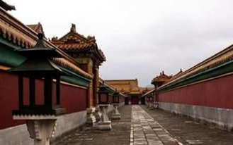 紫禁城三大殿内，为什么一棵树都不种呢？