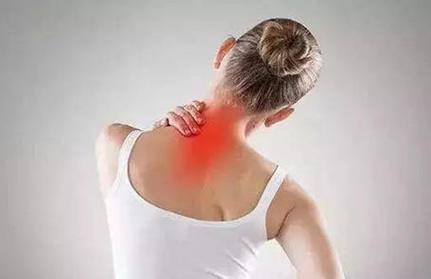 当感到肩颈不适的时候，现代医学如何达到缓解的目的？