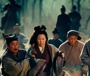 刘备渡江逃跑时，为什么有那么多百姓愿意跟随他？