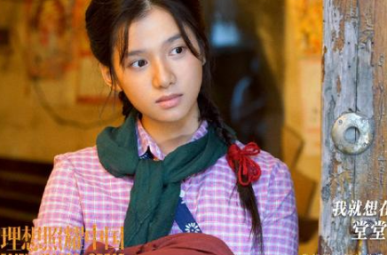 《理想照耀中国》的《纽扣》一集播出，青年演员张婧仪上线