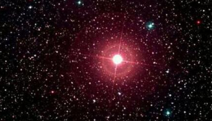 红超巨星究竟有多大？它的质量一般是太阳的100倍