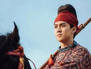 李璘：唐玄宗李隆基第十六子，因谋乱被杀后得以平反