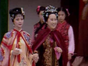 红楼梦中薛宝钗和林黛玉刚进贾府时，谁的接待规格更高呢？