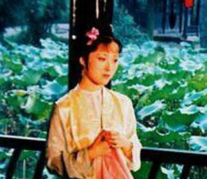 红楼梦滴翠亭偷听，宝钗推卸给黛玉而不是其他人是因为什么？