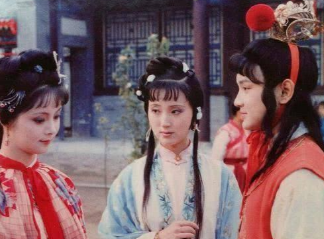红楼梦中元春端午节赐礼，为何林黛玉和薛宝钗不同?
