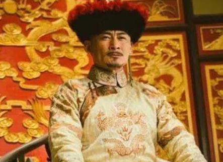 清朝皇帝必须掌握上三旗的原因是什么？