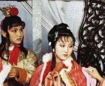 红楼梦中是如何描写宝钗的容貌的？