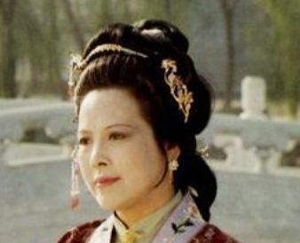 红楼梦中邢岫烟进贾府有何深意？