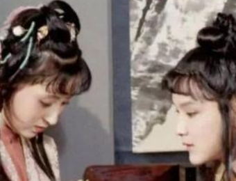 红楼梦中宝玉一共摔过几次通灵宝玉？分别是在何时？