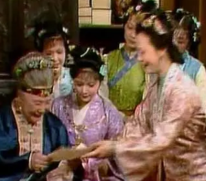 红楼梦贾母得知贾琏私混后，为何反说王熙凤吃醋？