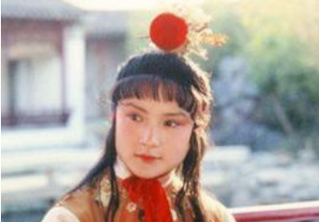 红楼梦中贾环为何不像探春一样由贾母抚养？