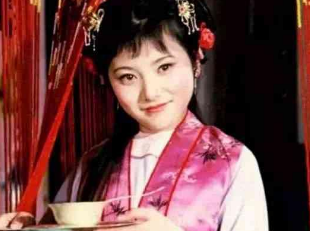 红楼梦中林黛玉进贾府时，为何只带了个小丫头雪雁？