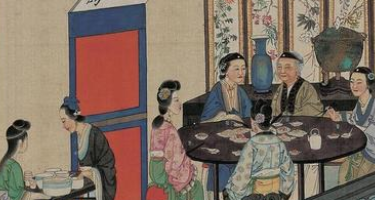 《红楼梦》邢夫人是怎么知道贾琏偷当贾母东西的？